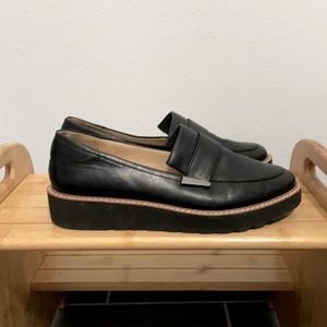 Naturalizer black leather loafer